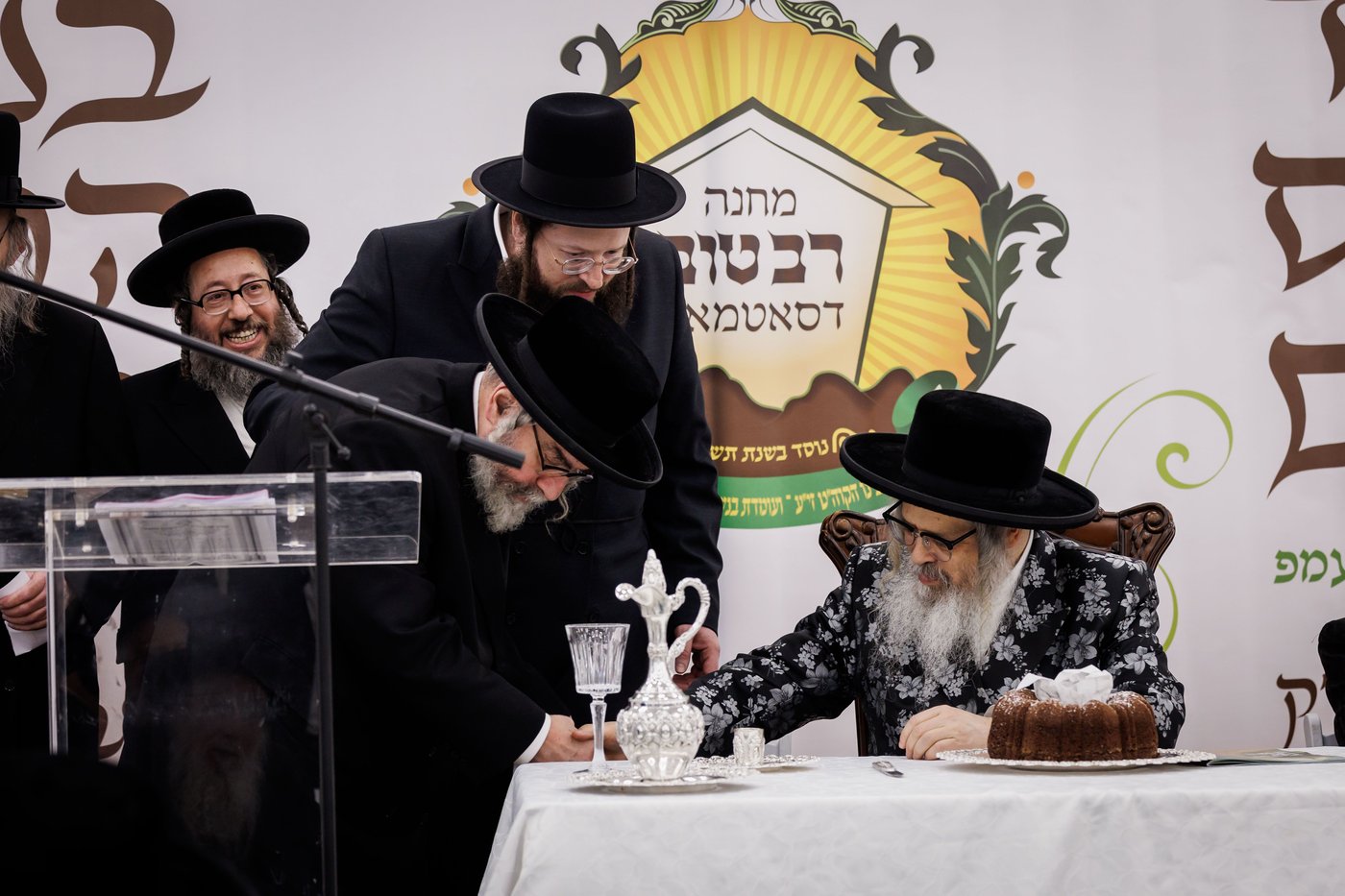 האדמו"ר מסאטמר בביקור במחנה 'רב טוב' בהרי הקאנטרי
