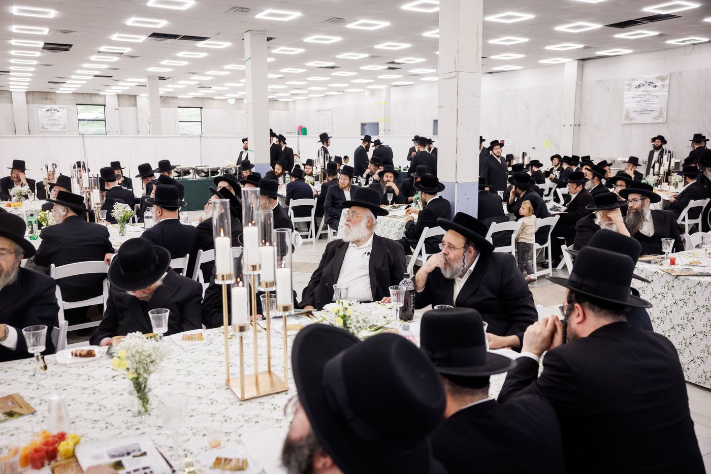 האדמו"ר מסאטמר בביקור במחנה 'רב טוב' בהרי הקאנטרי