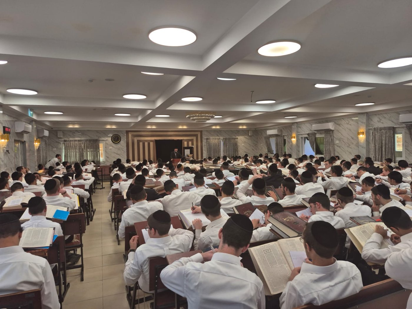 פתיחת הזמן בישיבת 'מגדל עוז'