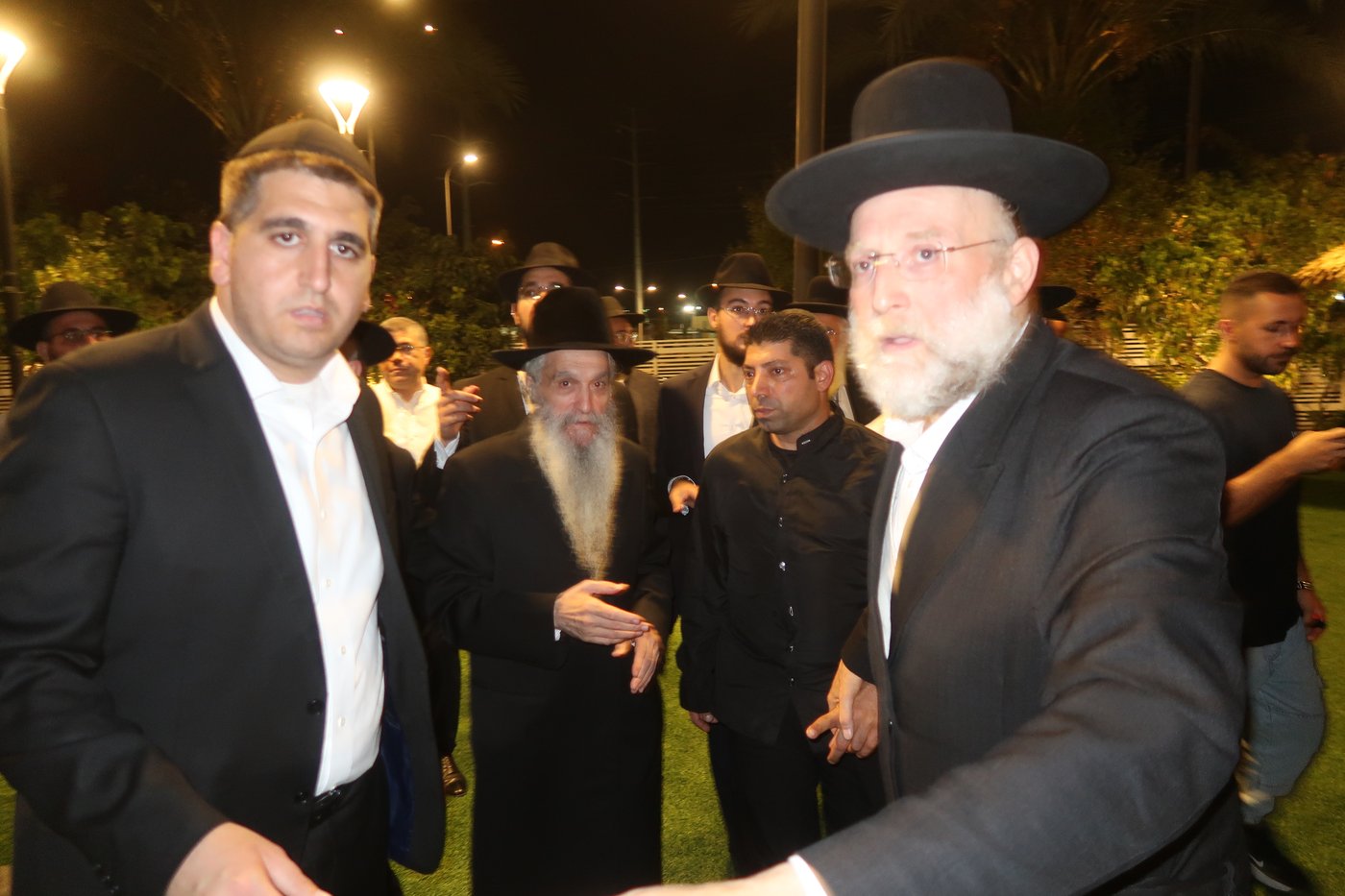 האדמו"ר רבי דוד אבוחצירא בהגעתו לשמחה