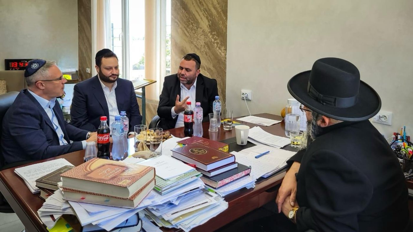 ביקור שגריר ישראל באוקראיינה מיכאל ברודצקי אצל רבה של העיר אומן