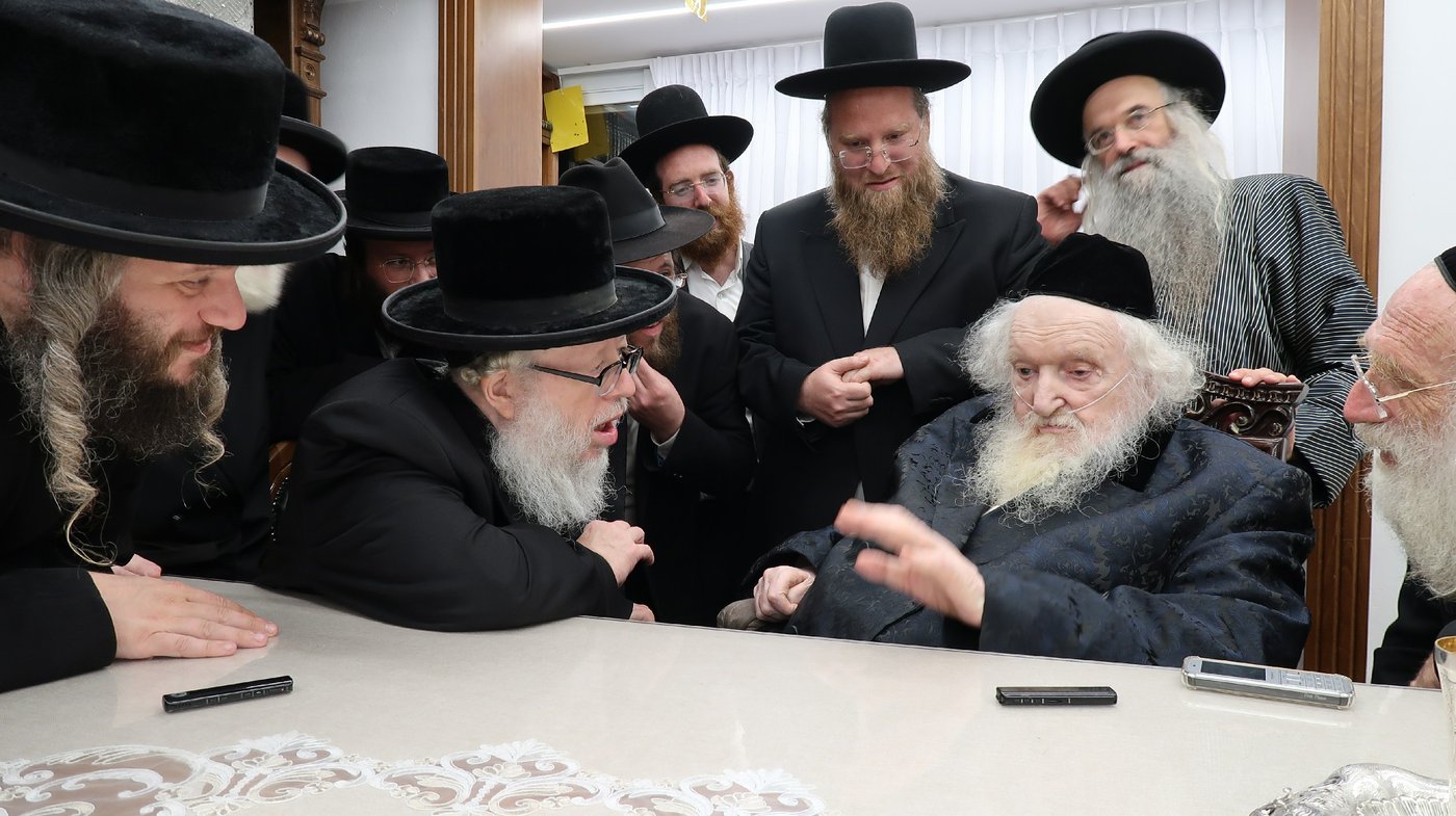 האדמו"ר מבוהוש בביקור אצל הגר"מ שטרנבוך