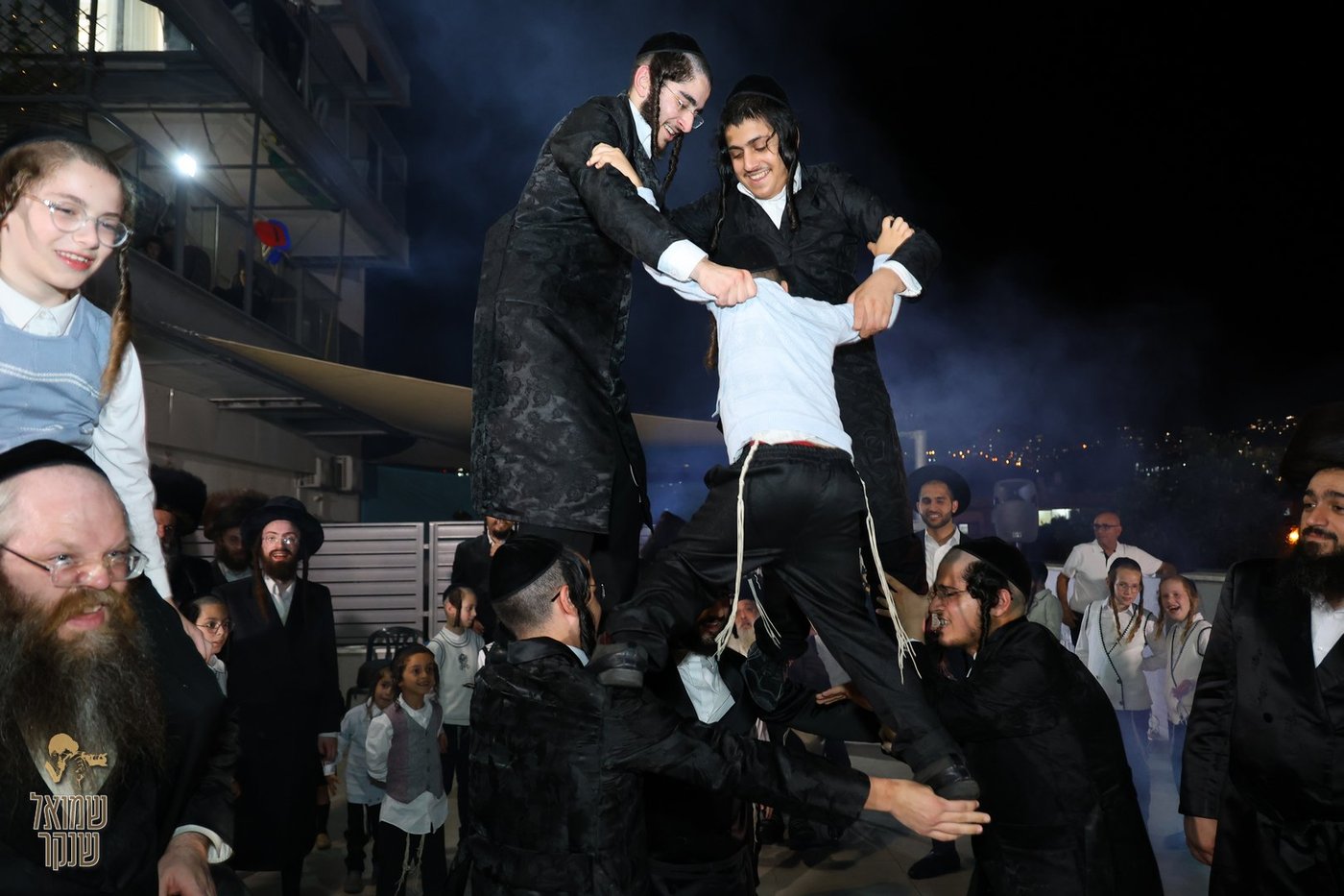 הכנסת ס"ת עתיק לביהכ"נ 'נץ החמה' בחיפה