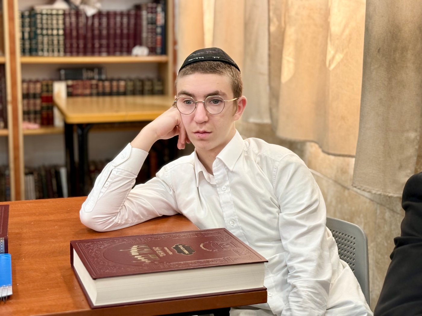 הגר"ק בר בביקור בישיבת 'תומכי תמימים ליובאוויטש' בקריות