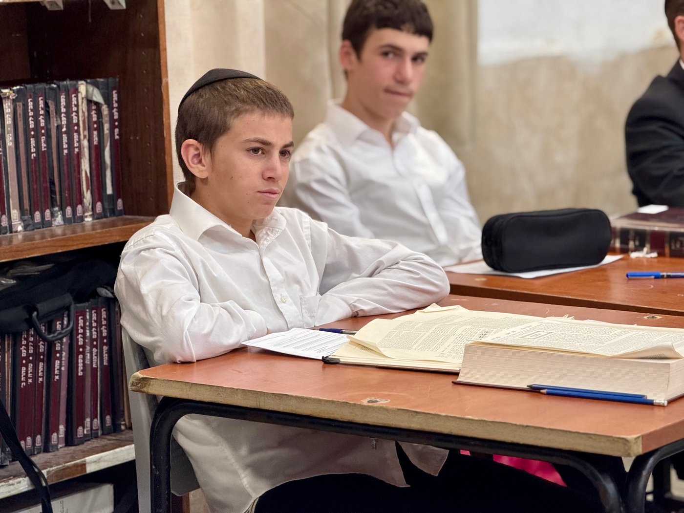 הגר"ק בר בביקור בישיבת 'תומכי תמימים ליובאוויטש' בקריות