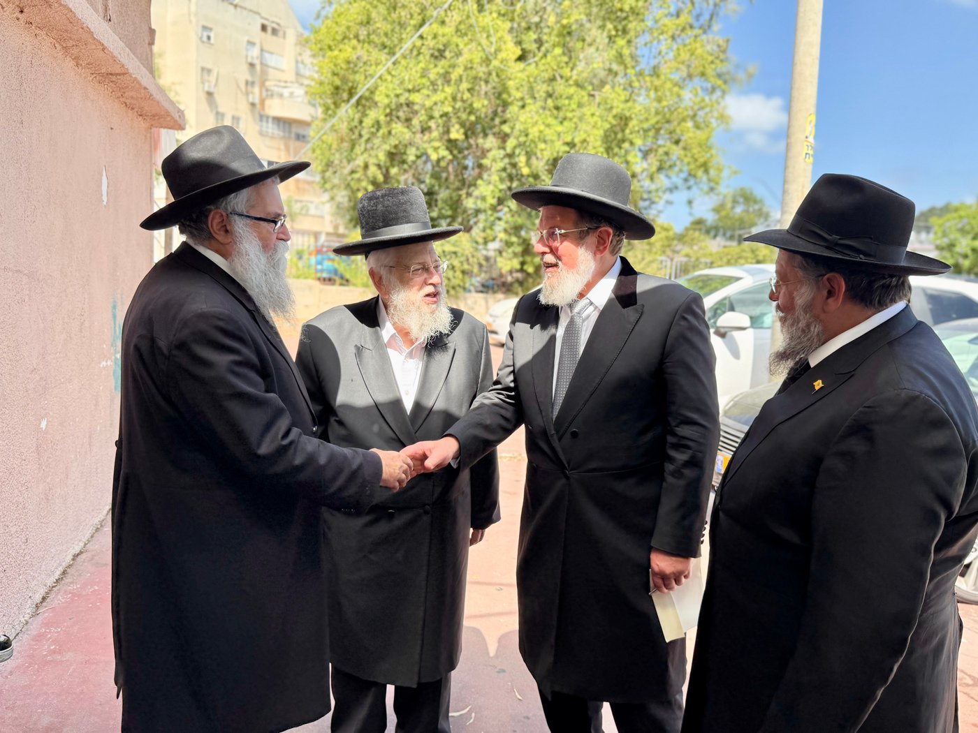הגר"ק בר בביקור בישיבת 'תומכי תמימים ליובאוויטש' בקריות