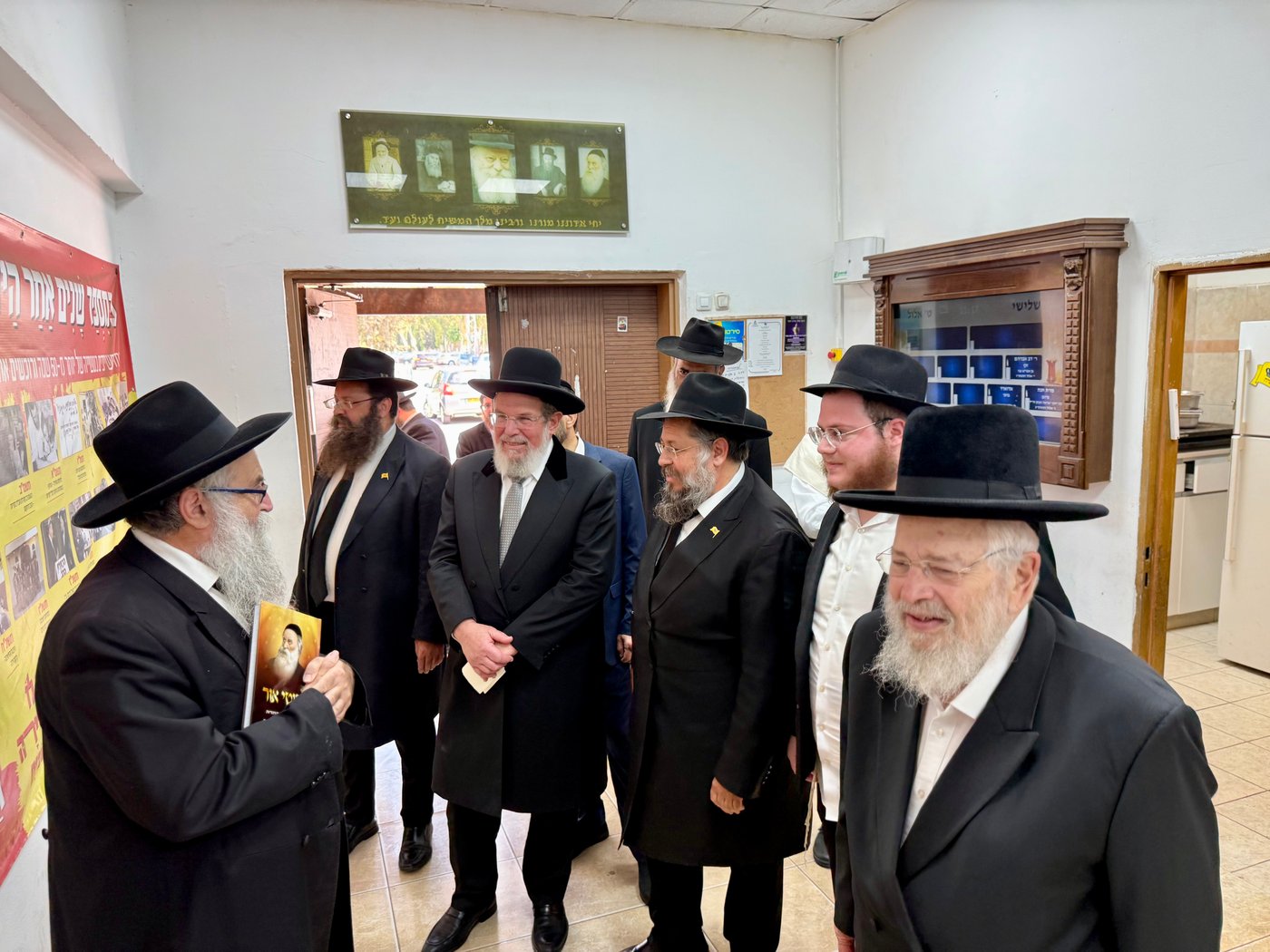 הגר"ק בר בביקור בישיבת 'תומכי תמימים ליובאוויטש' בקריות