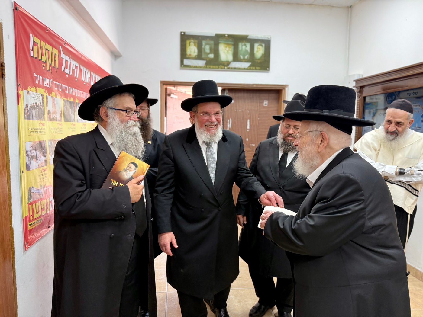 הגר"ק בר בביקור בישיבת 'תומכי תמימים ליובאוויטש' בקריות