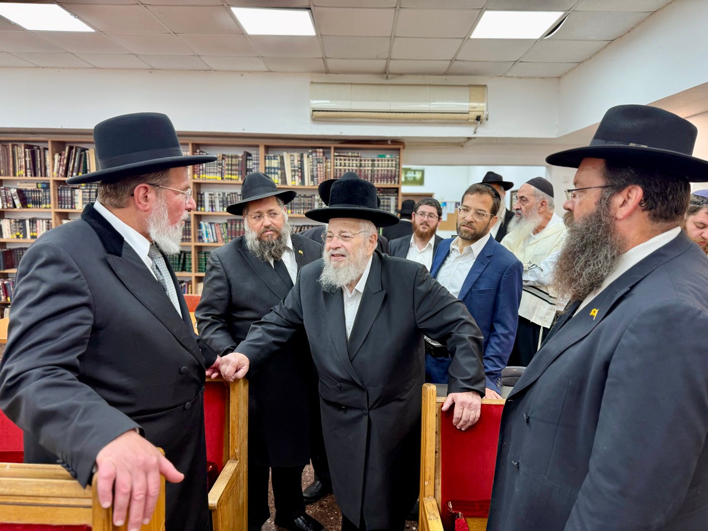 הגר"ק בר בביקור בישיבת 'תומכי תמימים ליובאוויטש' בקריות