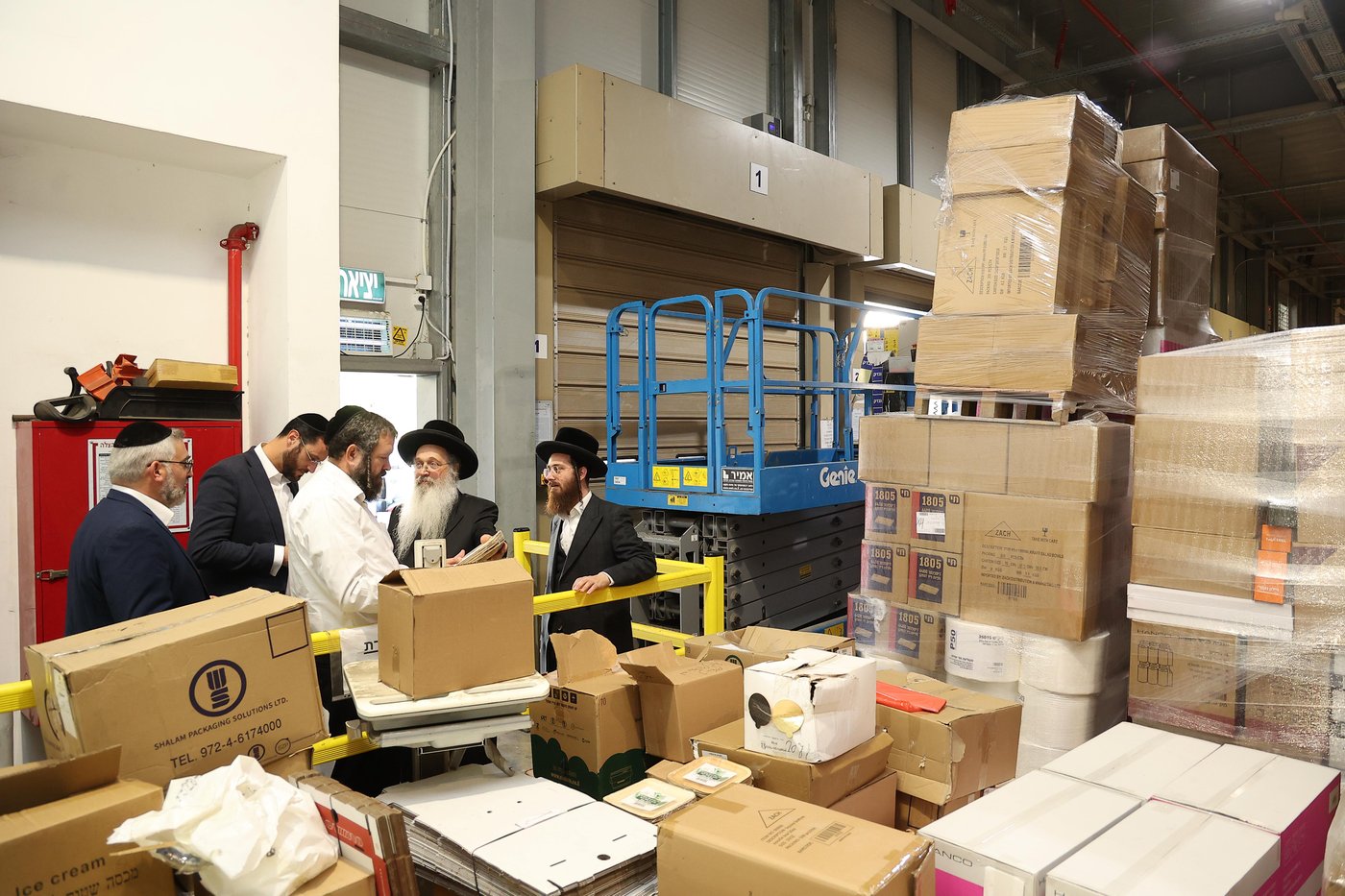 רבה של אנטוורפן הגר"פ פדווא בביקור במפעלים שבכשרות בד"ץ חוג חת"ס פ"ת