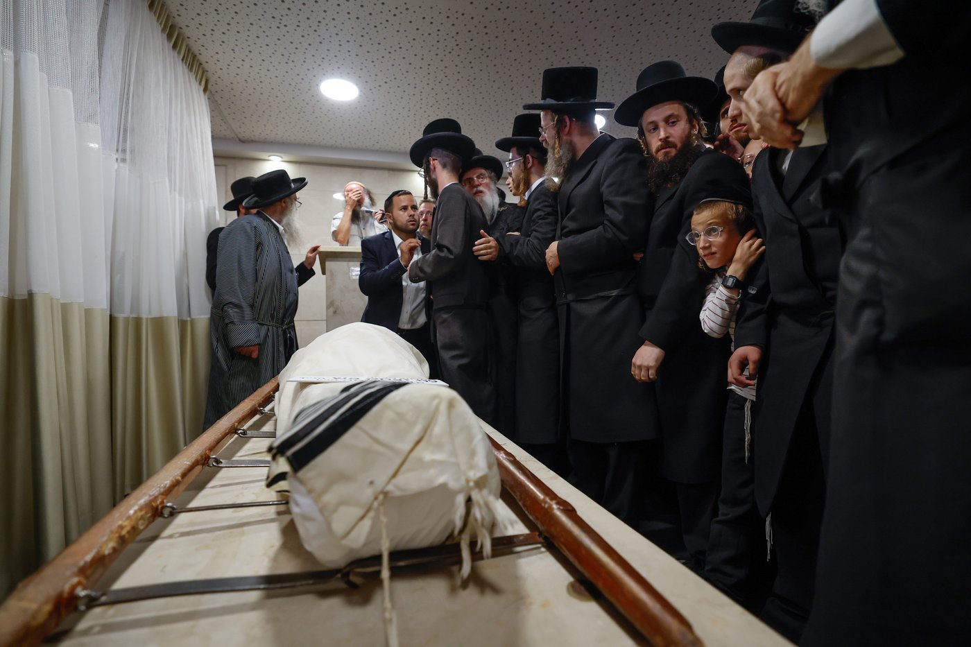 הלווית הקדוש הרב לוי יצחק פש הי"ד