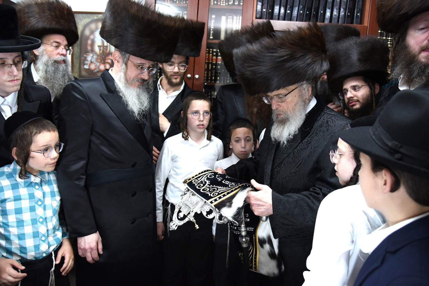 הכנסת ספר תורה לע"נ האברך הקדוש הרב אלתר שלמה לדרמן הי"ד