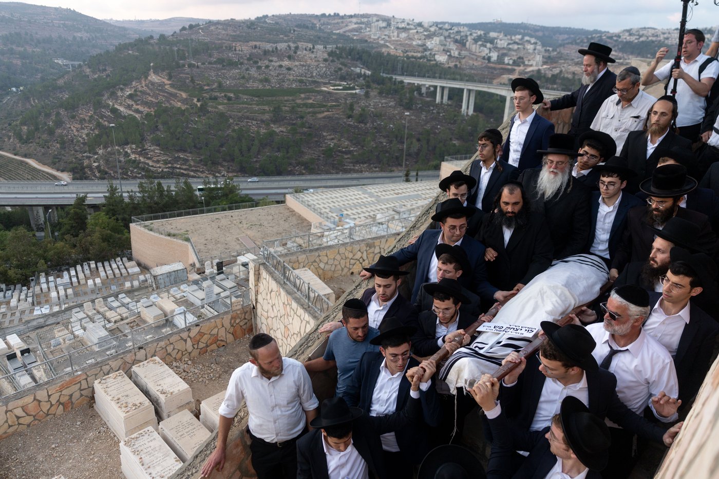 הלווית הקדוש הרב לוי יצחק פש הי"ד