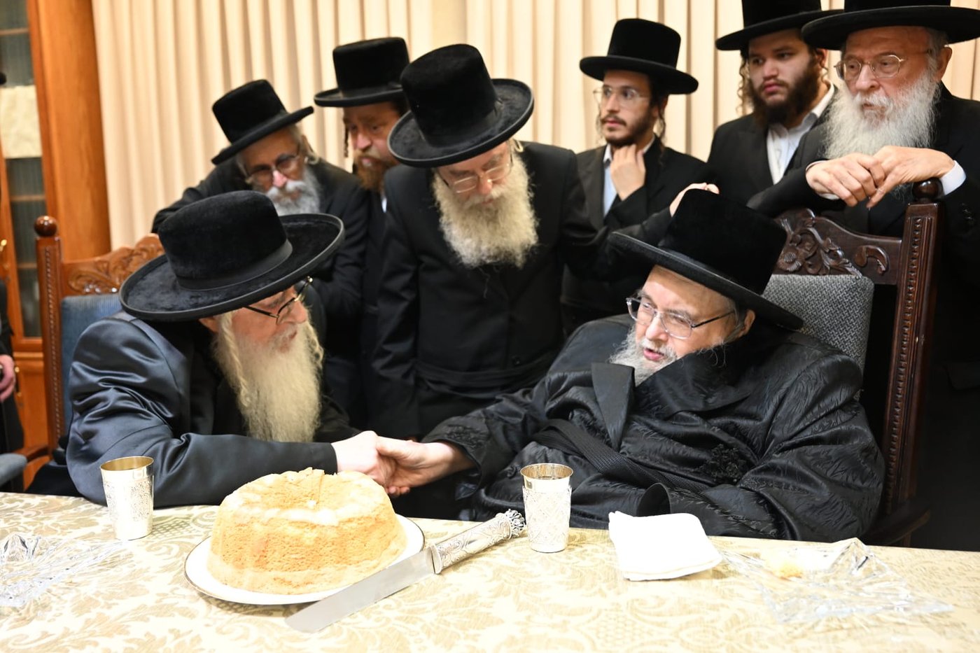 האדמו"ר מצאנז בביקור אצל האדמו"ר מבעלזא