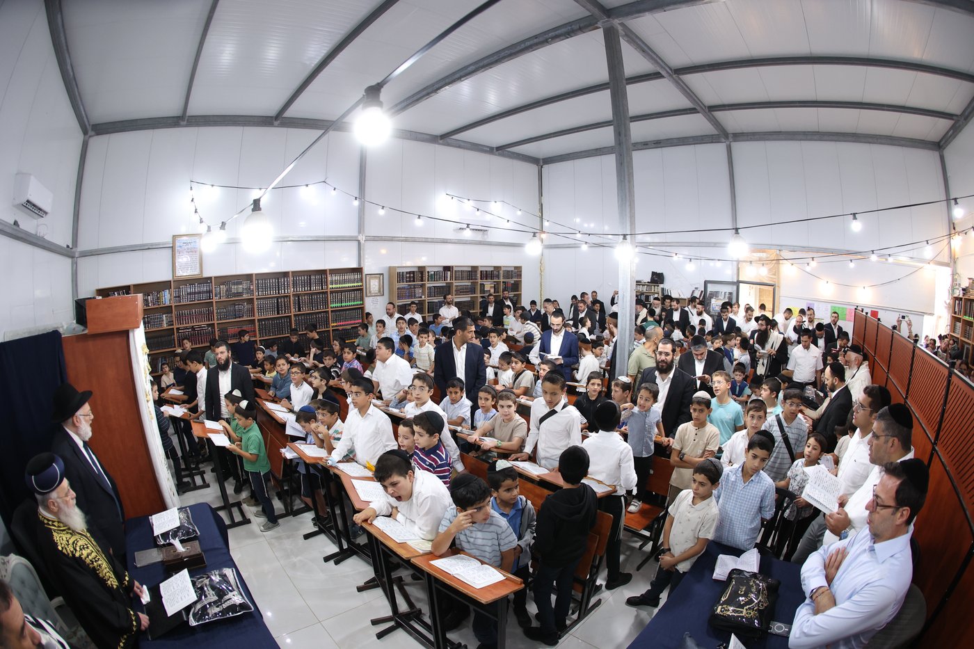 הראשל"צ הגאון רבי יצחק יוסף בסליחות בבית הכנסת "מגן אברהם"