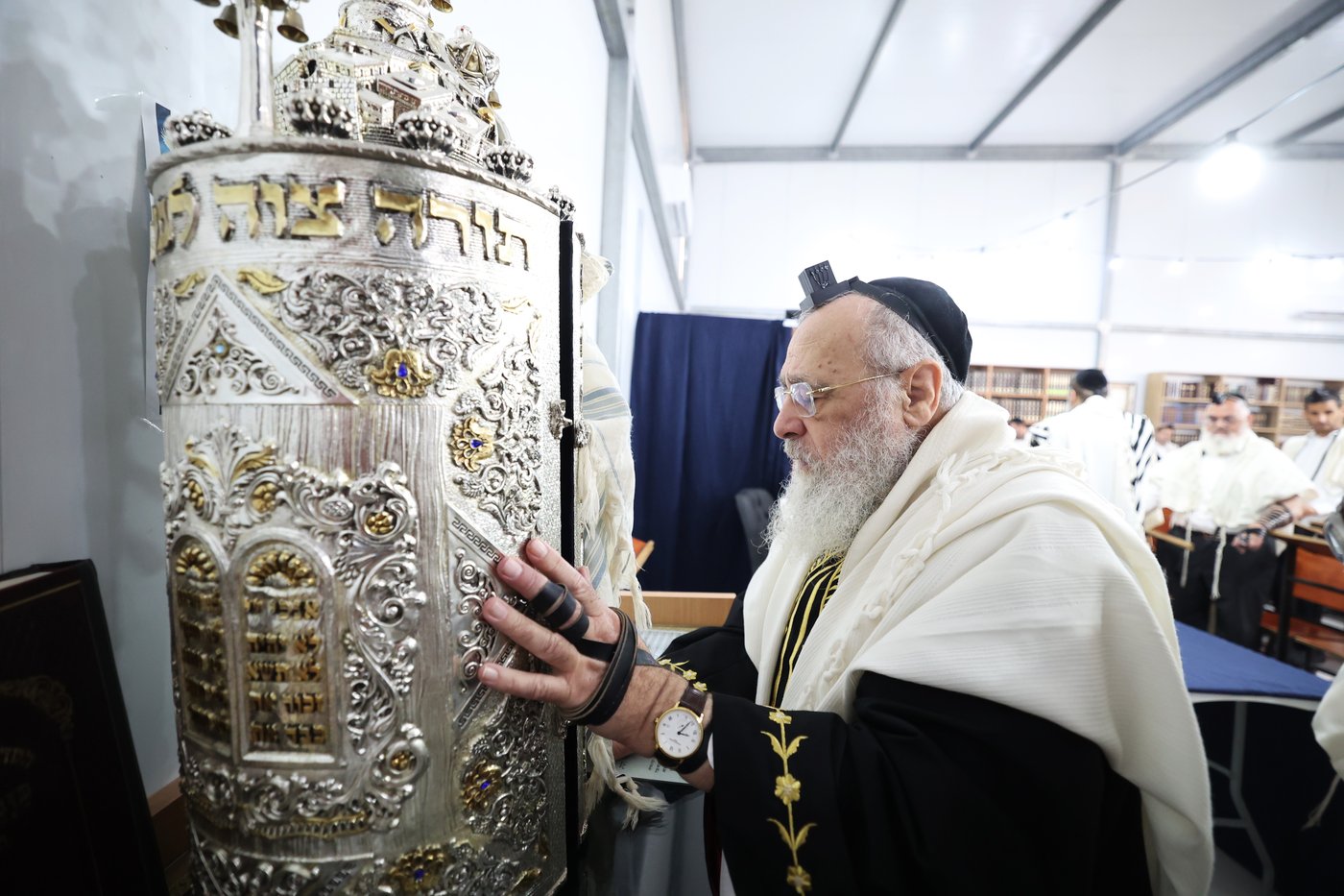 הראשל"צ הגאון רבי יצחק יוסף בסליחות בבית הכנסת "מגן אברהם"