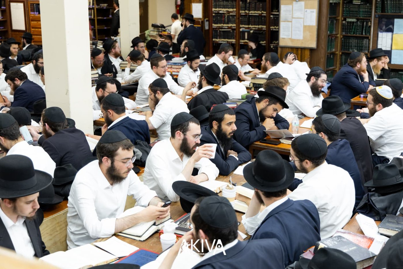 טביעת אצבע בכניסה לחדר אוכל: כך תלמידי חב"ד מישראל פתחו שנה בניו יורק