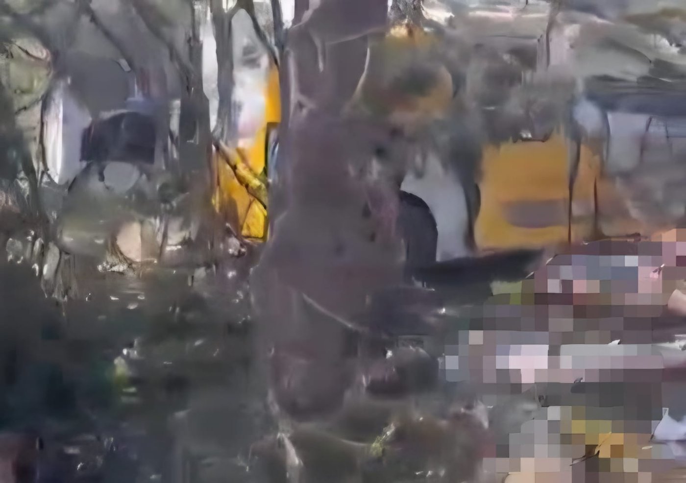 אכזריות שכזו: יותר מ-20 בני אדם שעמדו בתור לקבלת קצבה נרצחו במתקפה רוסית