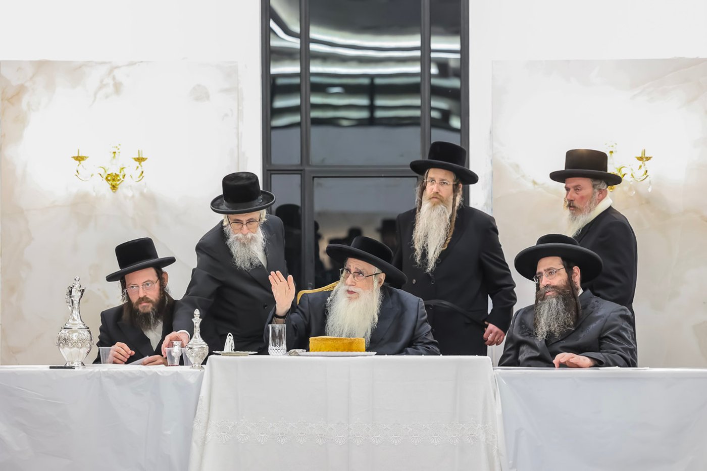 מעמד קביעת מזוזה לבית המדרש צאנז באלעד