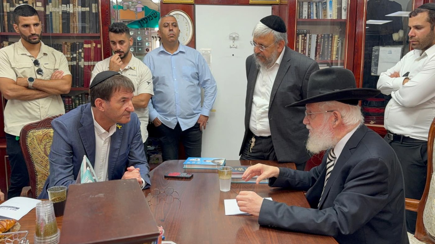 בועז ביסמוט בביקור בכסא רחמים