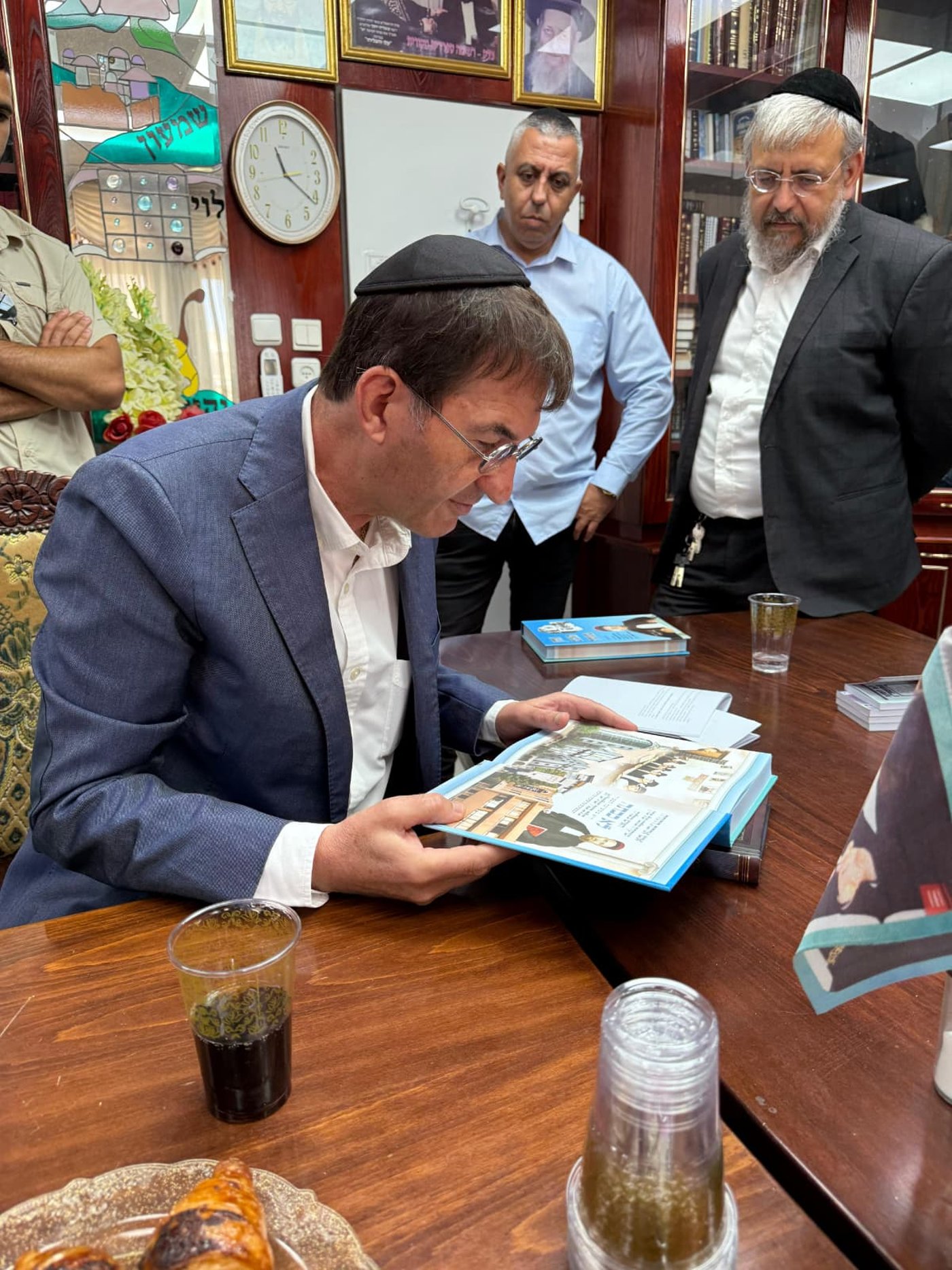 בועז ביסמוט בביקור בכסא רחמים