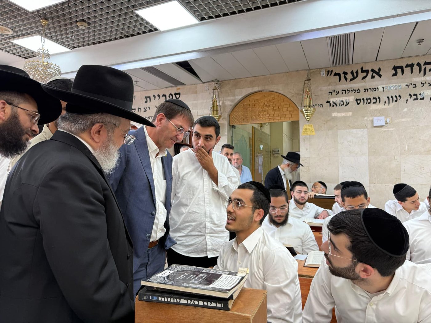 בועז ביסמוט בביקור בכסא רחמים