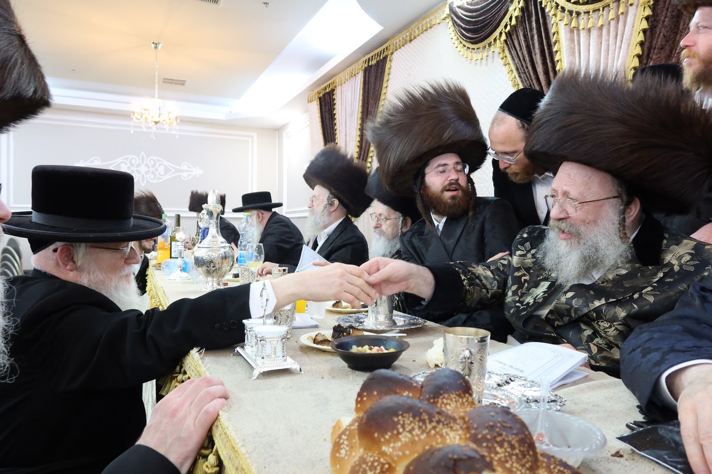 שמחת נישואי נכד האדמו"ר מנאדבורנה באניא