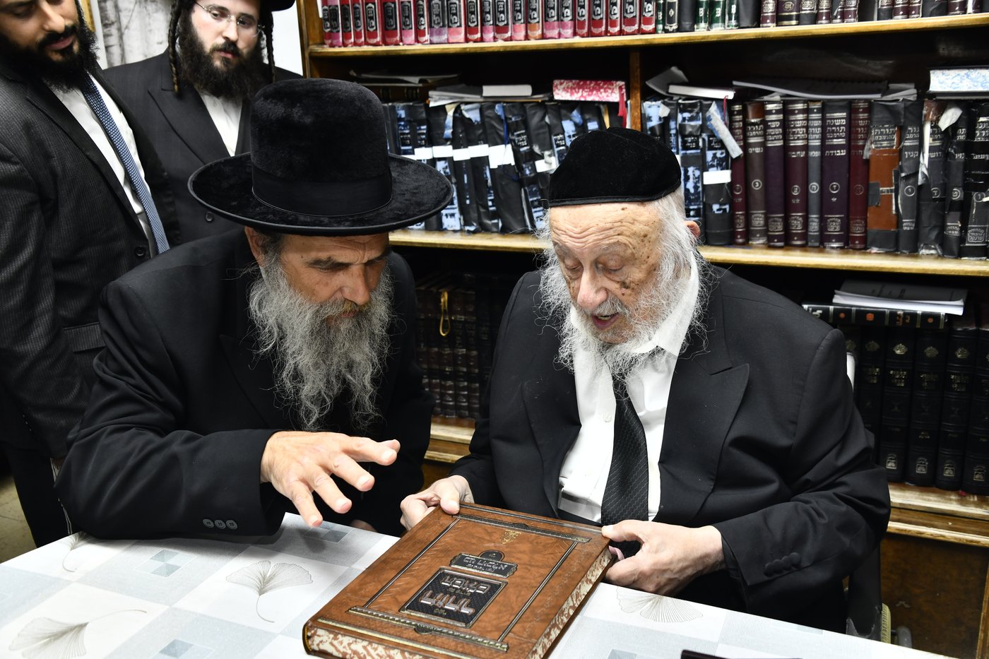 האדמו"ר מאשלג בביקור אצל הגרב"ד פוברסקי