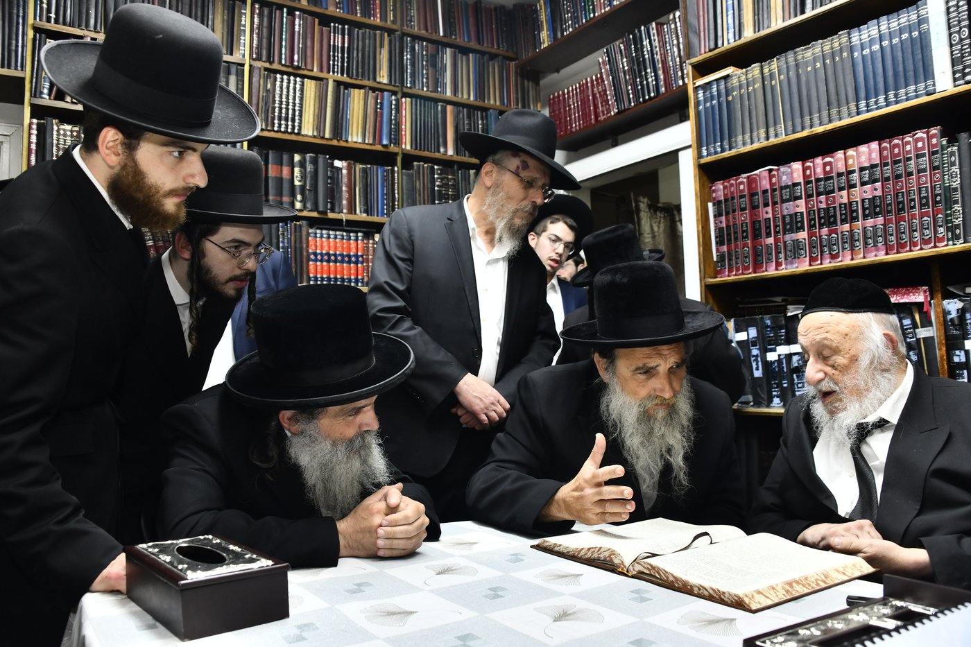 האדמו"ר מאשלג בביקור אצל הגרב"ד פוברסקי