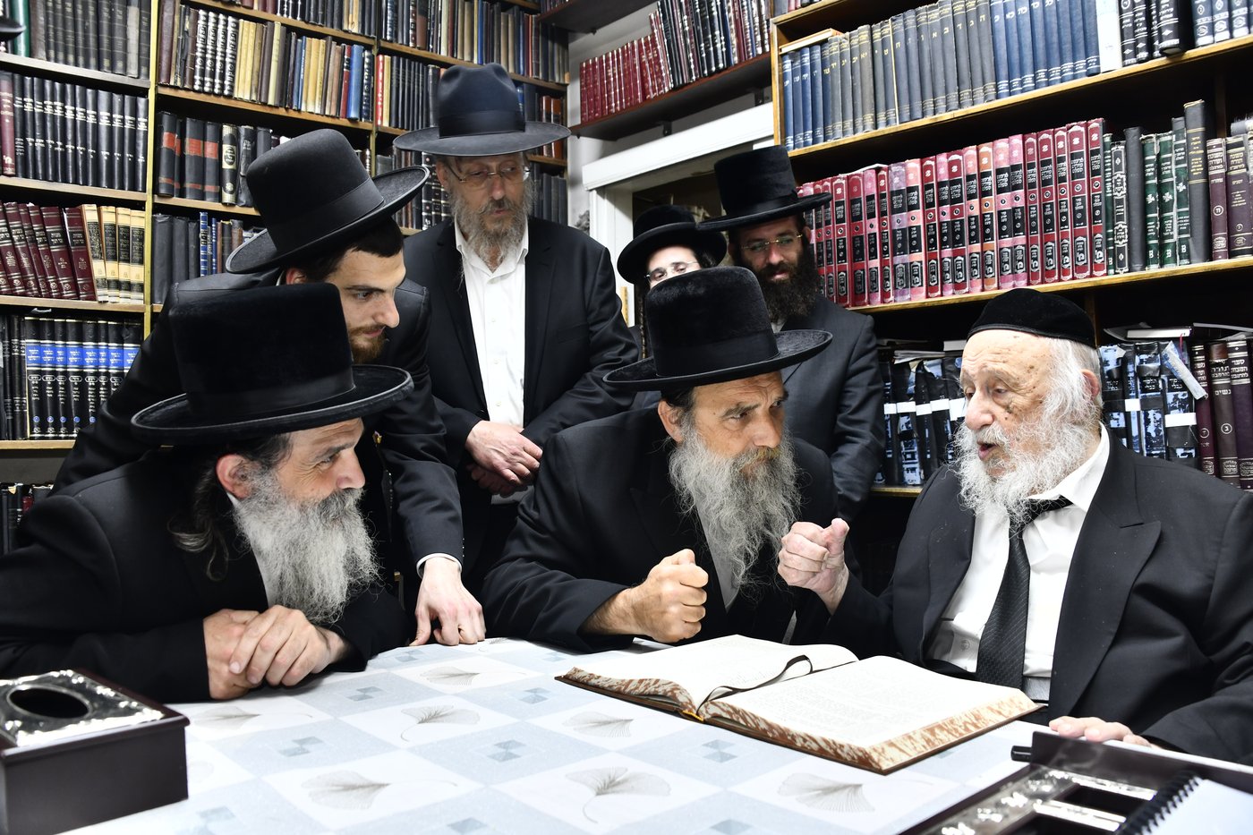 האדמו"ר מאשלג בביקור אצל הגרב"ד פוברסקי