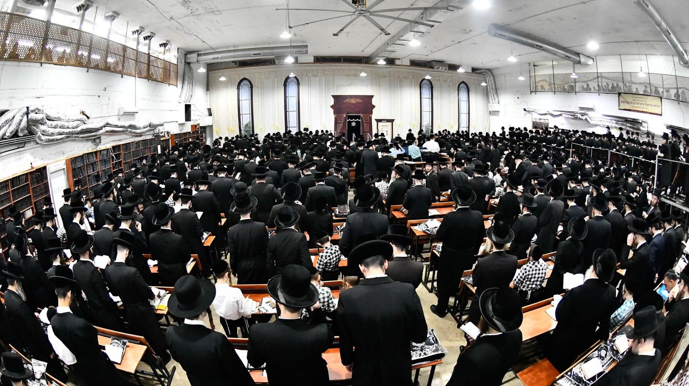 סליחות ראשונות בחצה"ק מכנובקא בעלזא