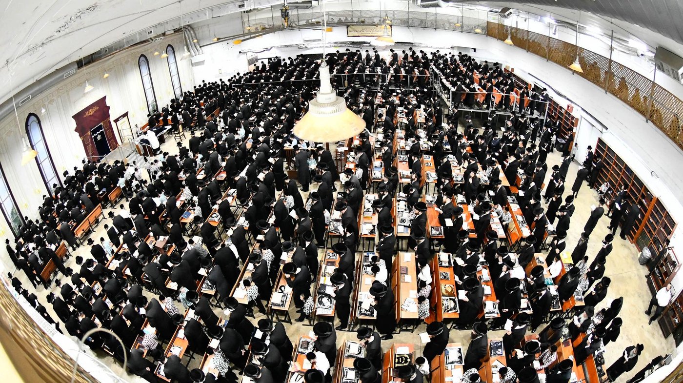 סליחות ראשונות בחצה"ק מכנובקא בעלזא