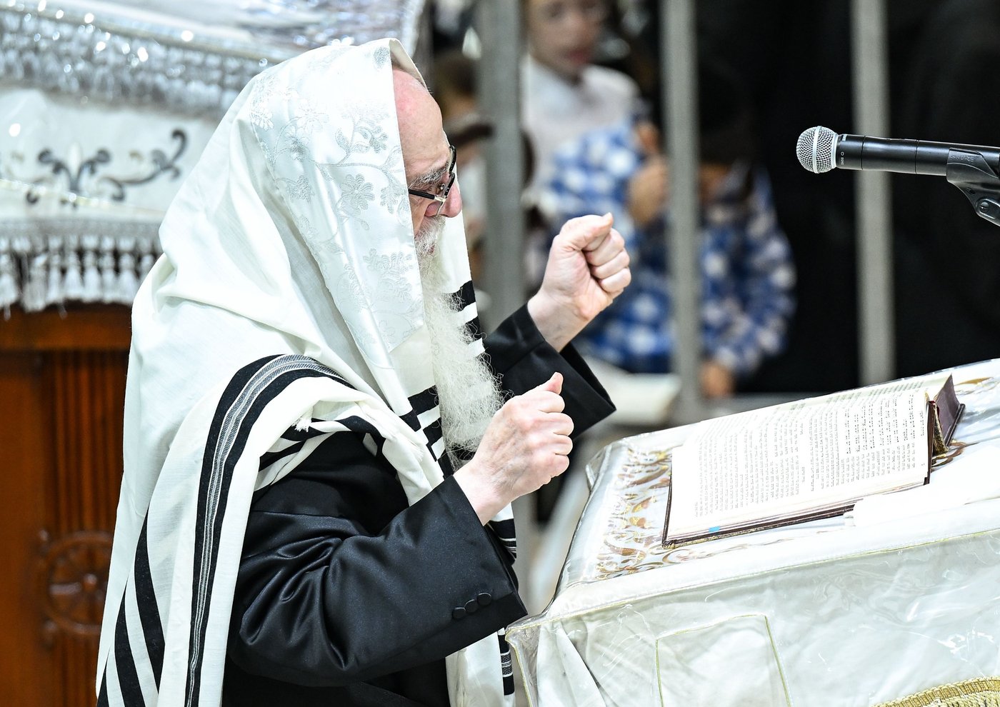 א' דסליחות בחצה"ק צאנז