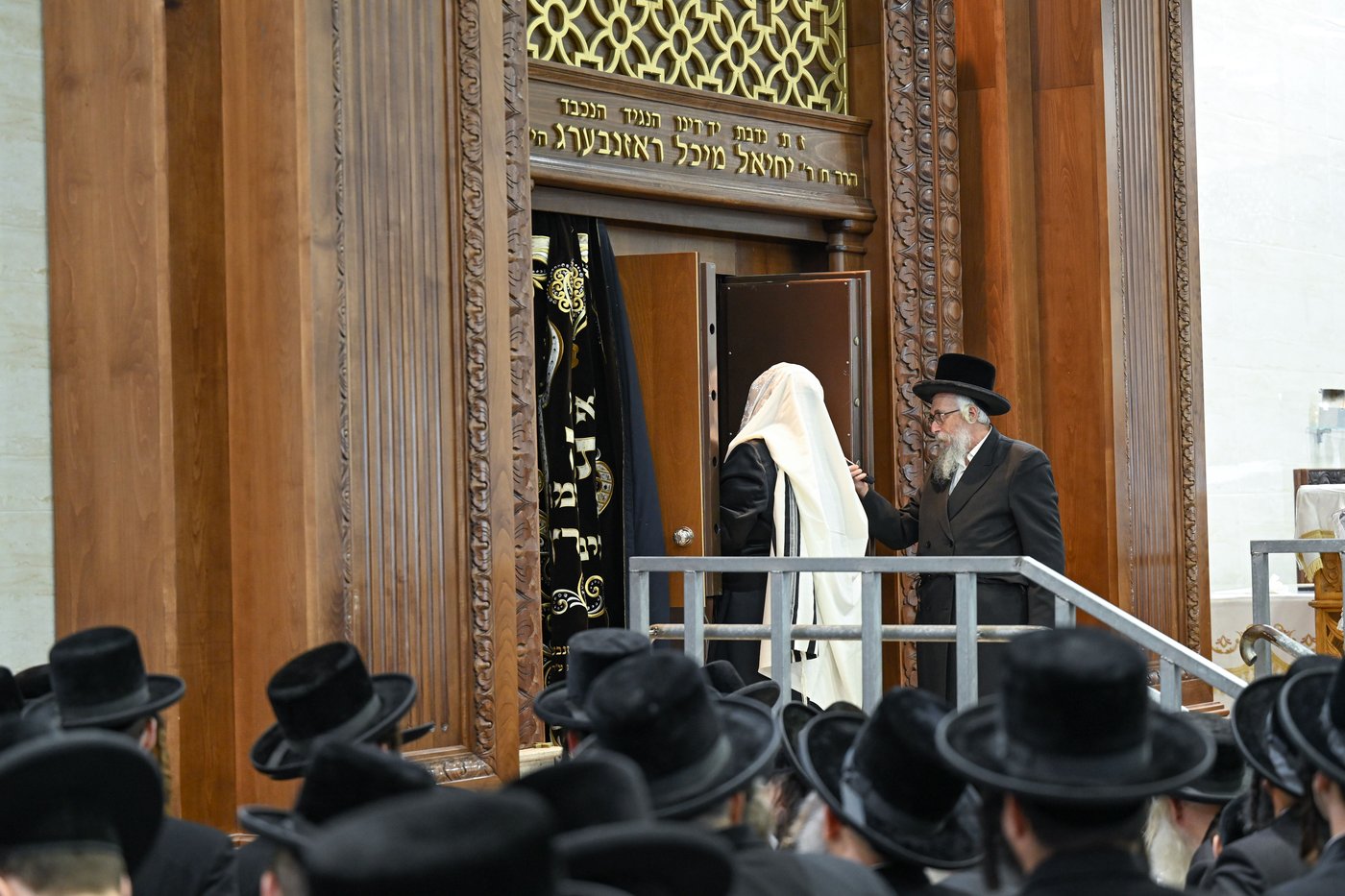 א' דסליחות בחצה"ק צאנז