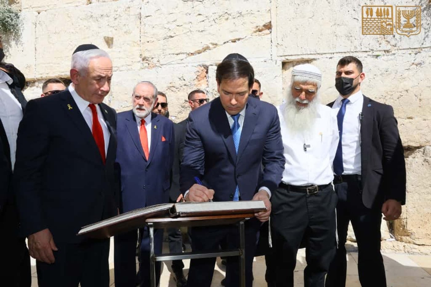 זה הפתק שהניחו נתניהו ומזכיר המדינה האמריקני בכותל המערבי