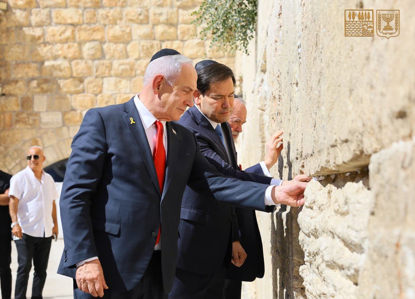 זה הפתק שהניחו נתניהו ומזכיר המדינה האמריקני בכותל המערבי