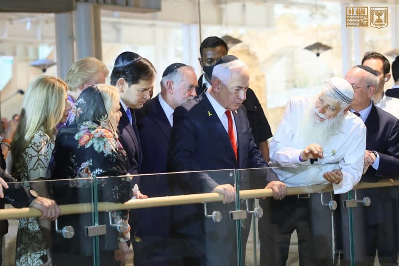 זה הפתק שהניחו נתניהו ומזכיר המדינה האמריקני בכותל המערבי