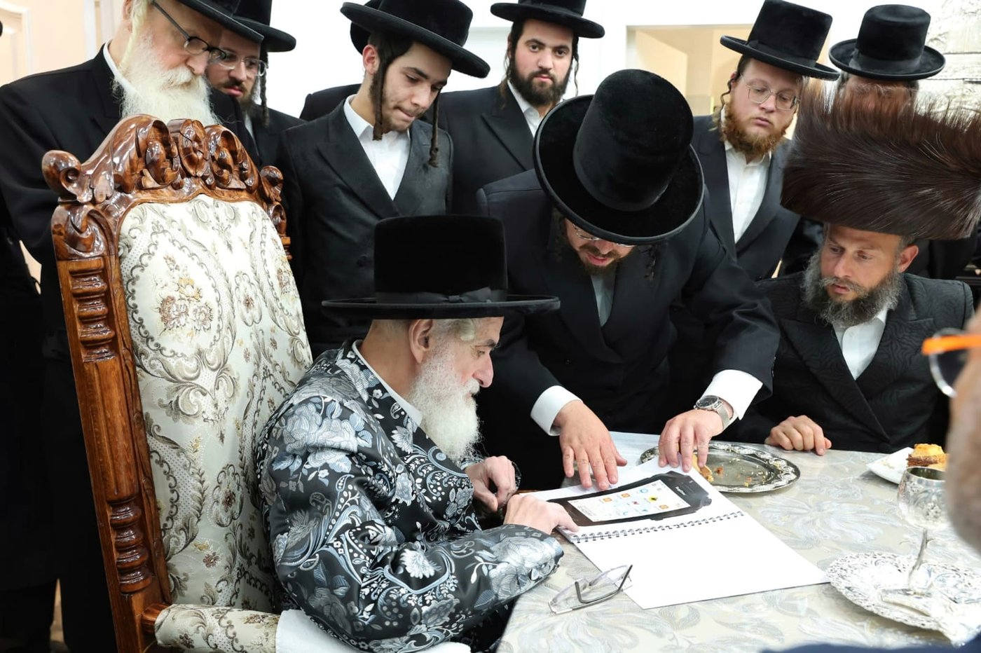 ראשי ארגון איחוד הצלה בביקור מרגש במעונו של האדמו"ר הקוה"ט מויזניץ 