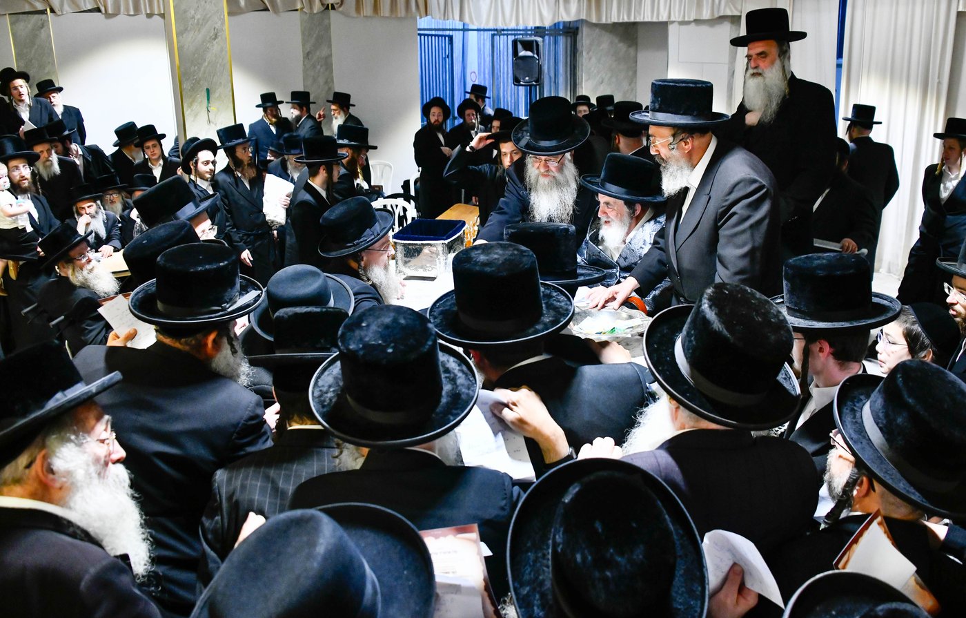 האדמו"ר מויז'ניץ בקבלת קהל לפני הימים הנוראים