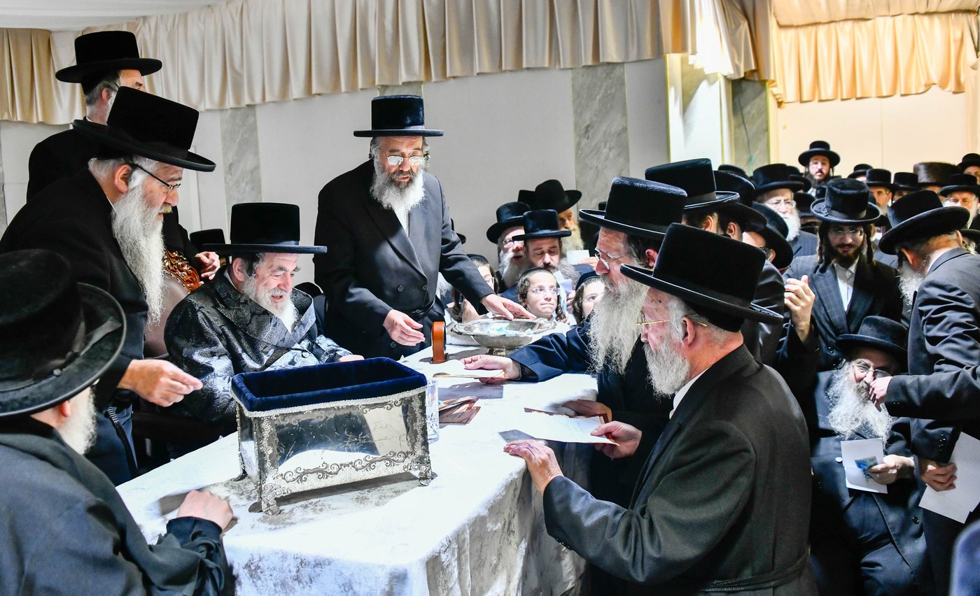 האדמו"ר מויז'ניץ בקבלת קהל לפני הימים הנוראים