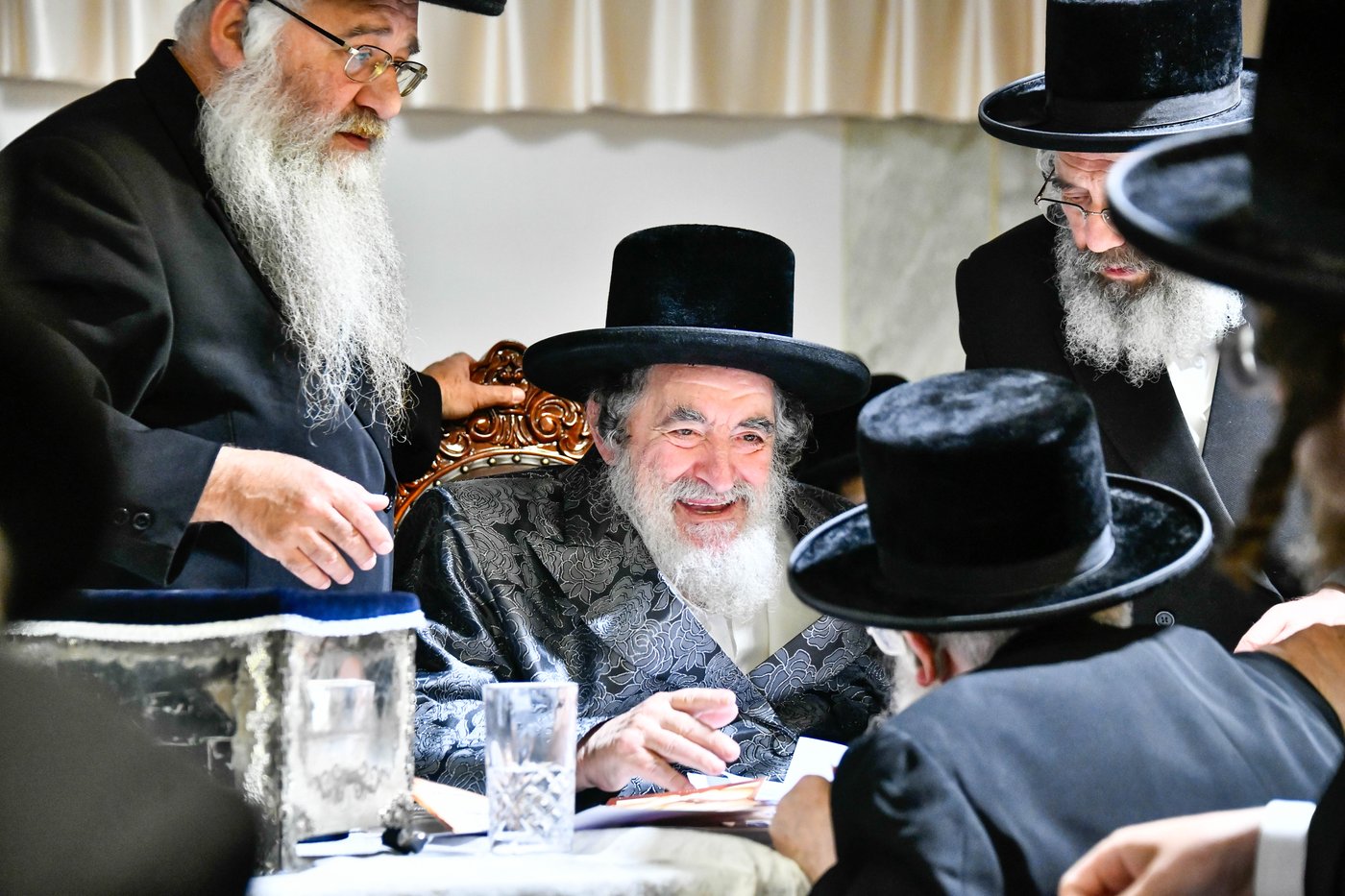 האדמו"ר מויז'ניץ בקבלת קהל לפני הימים הנוראים