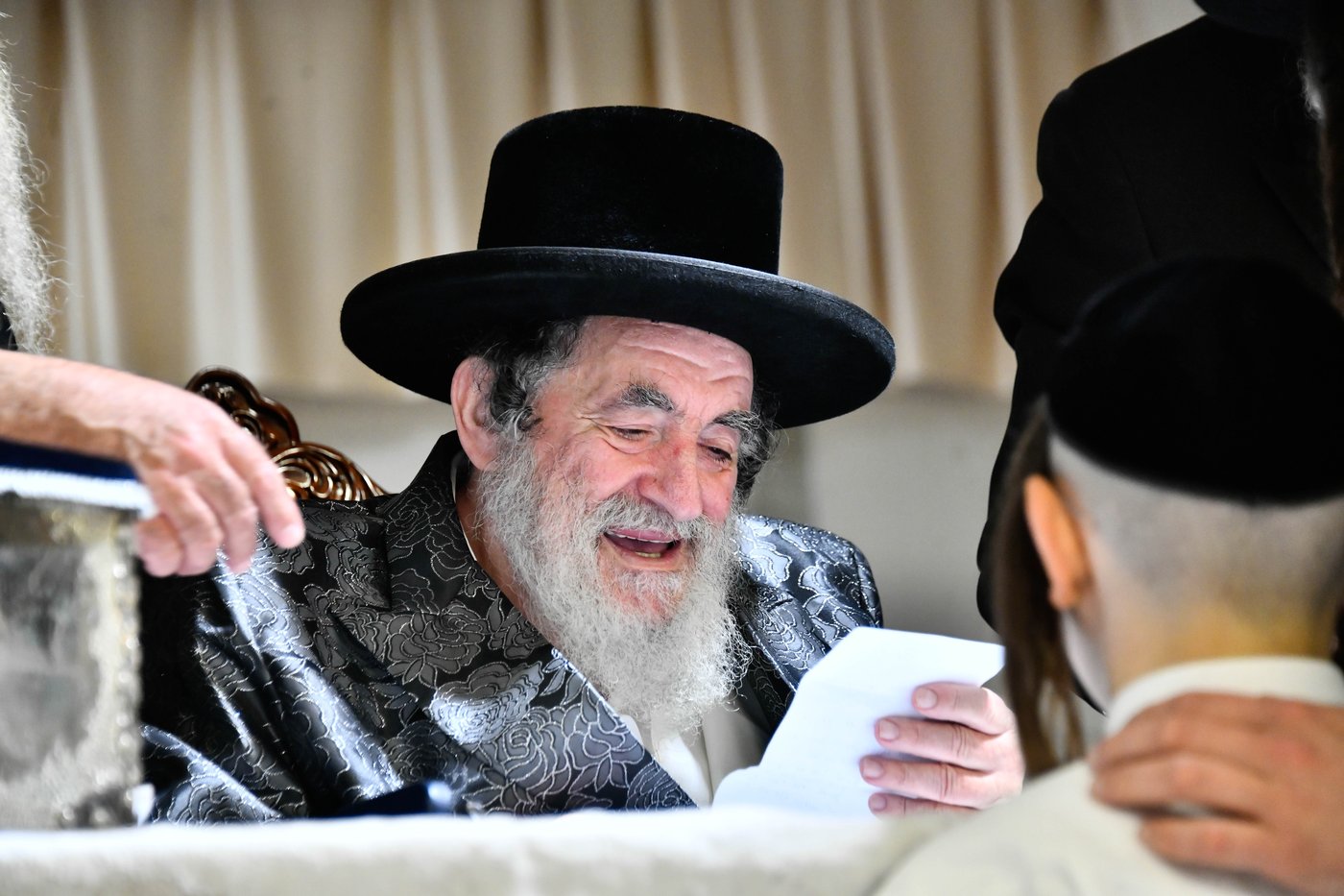 האדמו"ר מויז'ניץ בקבלת קהל לפני הימים הנוראים