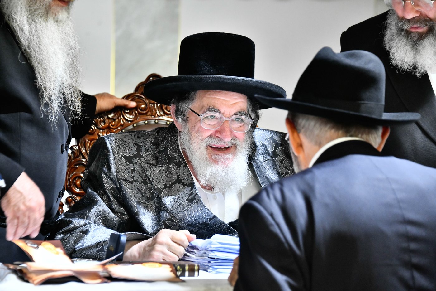 האדמו"ר מויז'ניץ בקבלת קהל לפני הימים הנוראים