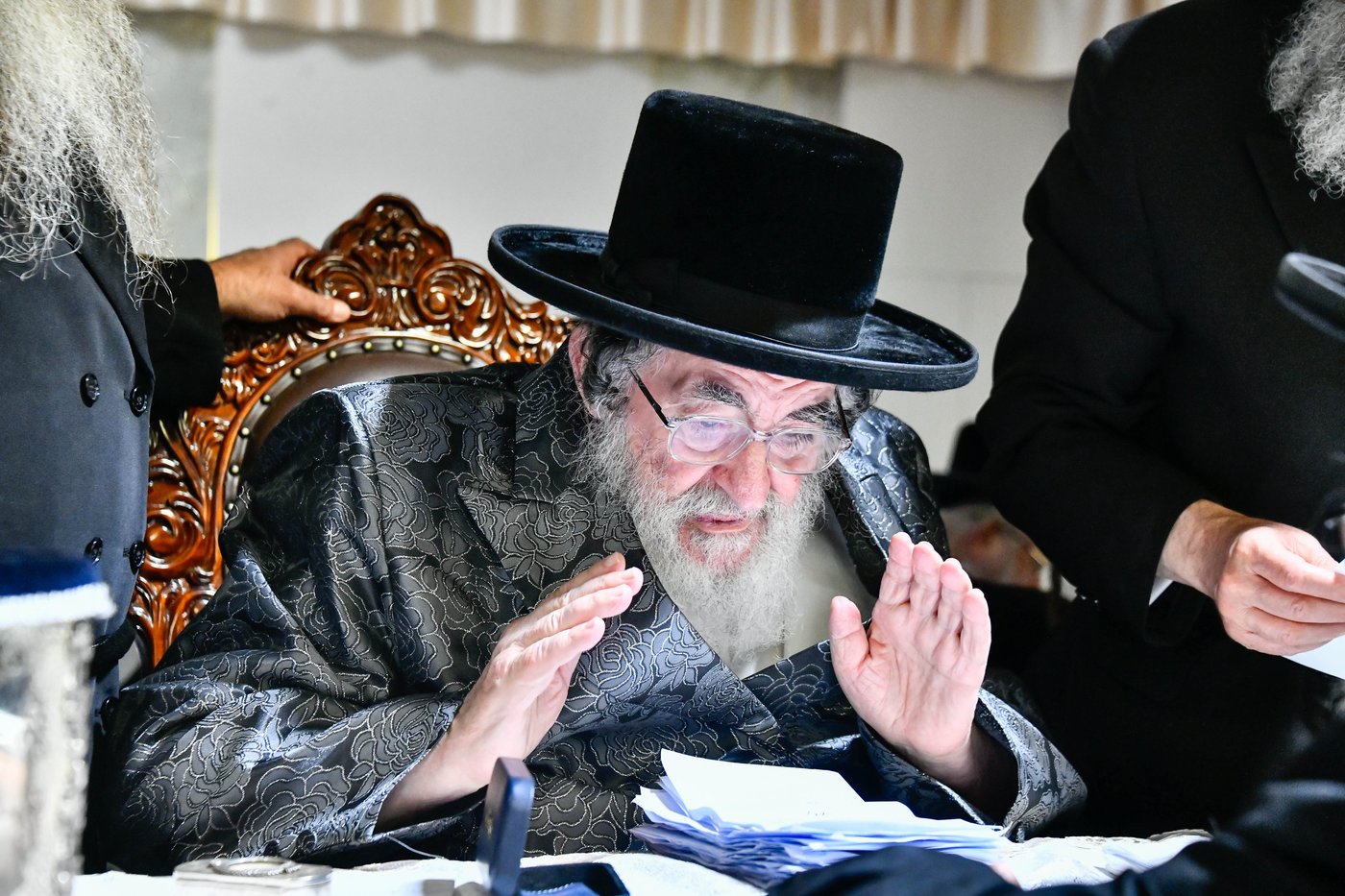 האדמו"ר מויז'ניץ בקבלת קהל לפני הימים הנוראים