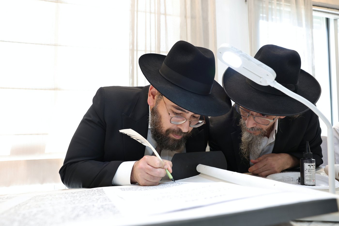 הכנסת ספר תורה לישיבת הקיבוץ