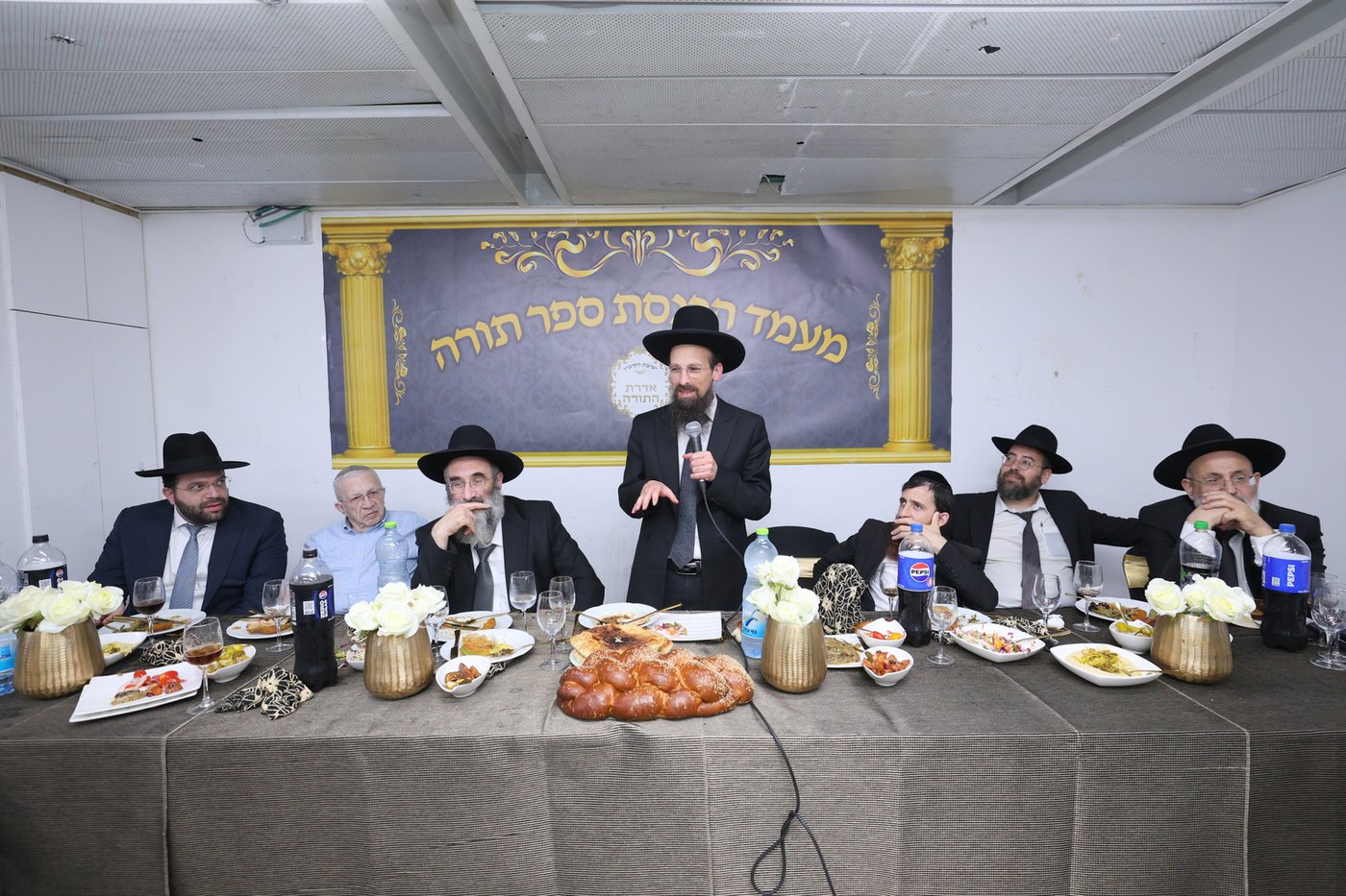 הכנסת ספר תורה לישיבת הקיבוץ