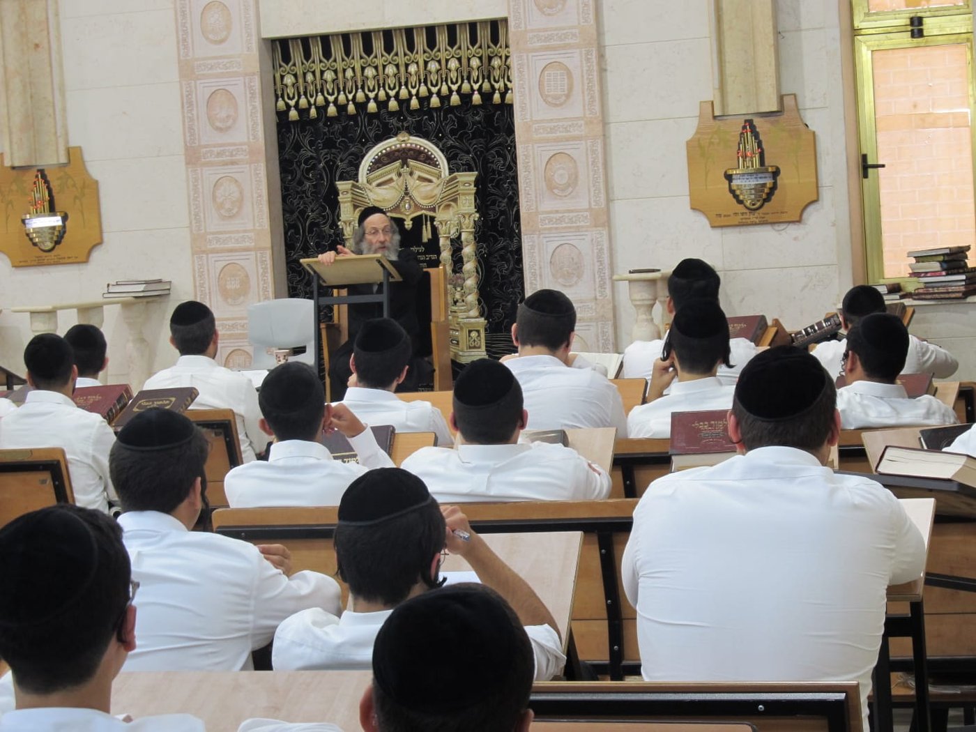 הגה"צ ר' אלימלך בידרמן בשיחת חיזוק בישיבת 'אור התלמוד'