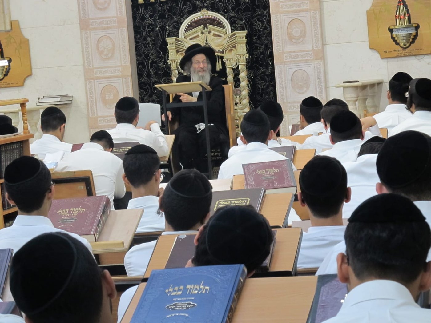 הגה"צ ר' אלימלך בידרמן בשיחת חיזוק בישיבת 'אור התלמוד'