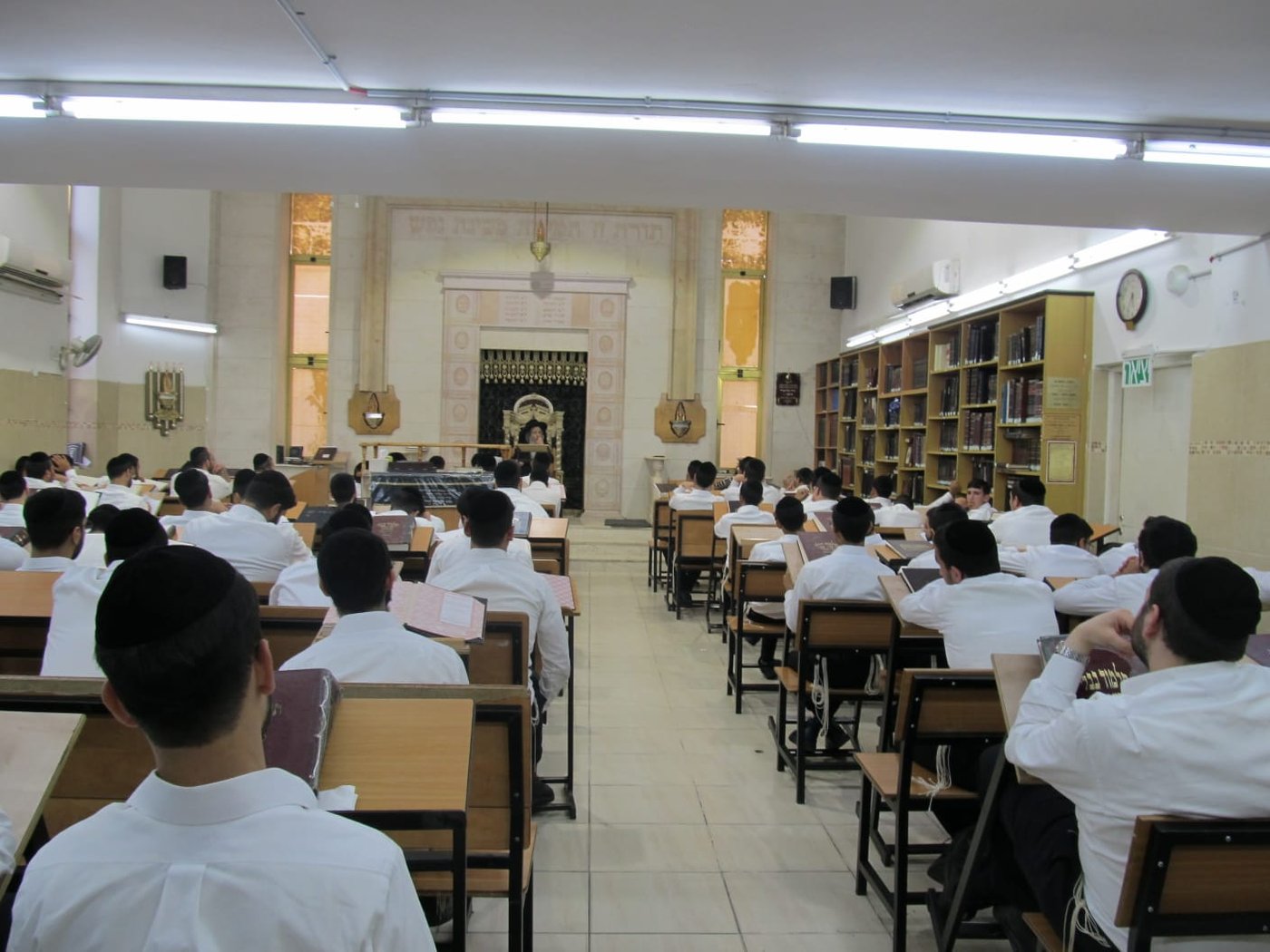 הגה"צ ר' אלימלך בידרמן בשיחת חיזוק בישיבת 'אור התלמוד'