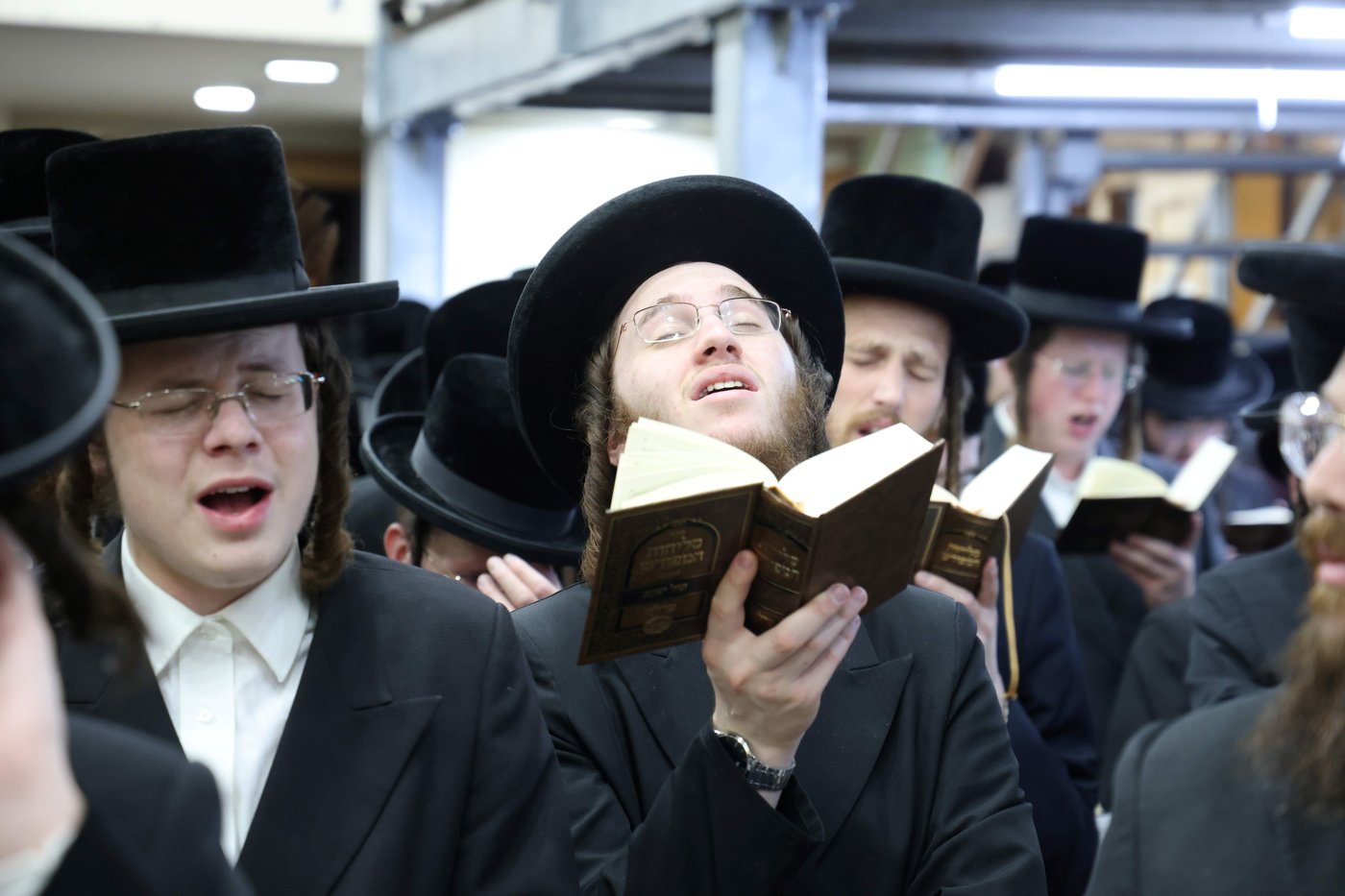 סליחות ראשונות בחצה"ק ערלוי